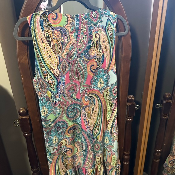 TOMMY HILFIGER flowy shift Paisley ruffle bottom dress - Picture 2 of 5